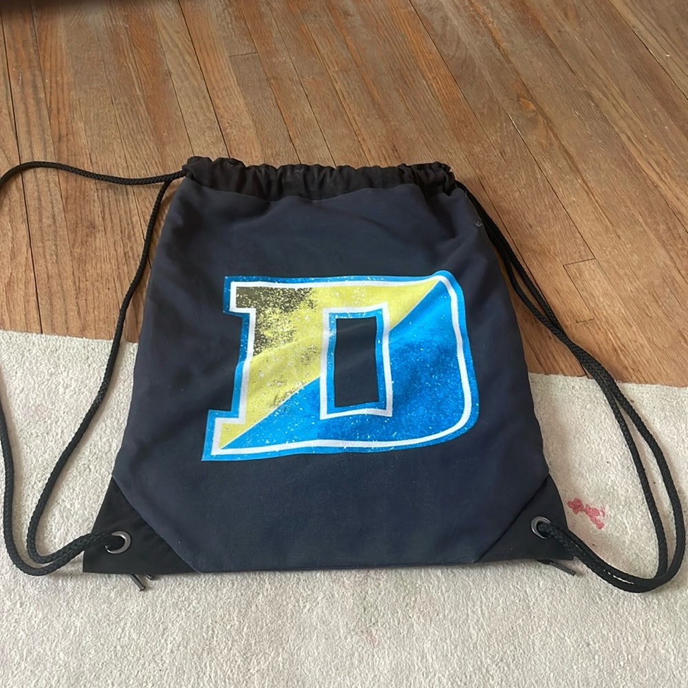 University of Delaware drawstring bag